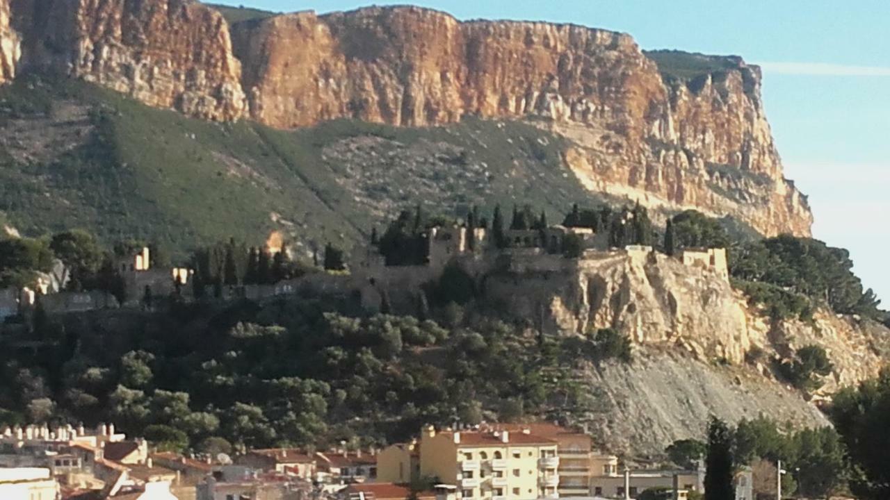 Cassis Centre- Entre Falaise Et Port Bagian luar foto